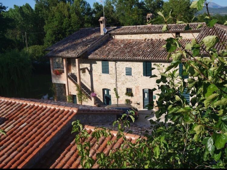 B&B Ponte La Pietra Gubbio Exterior foto