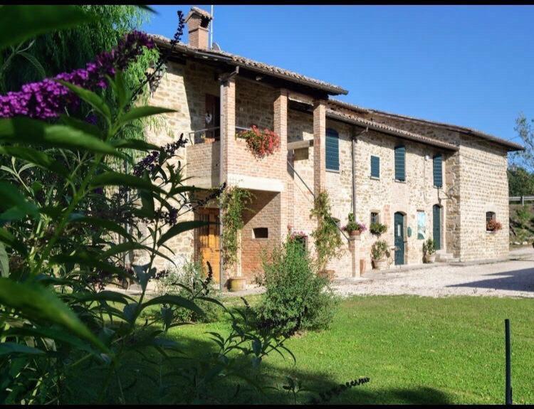 B&B Ponte La Pietra Gubbio Exterior foto